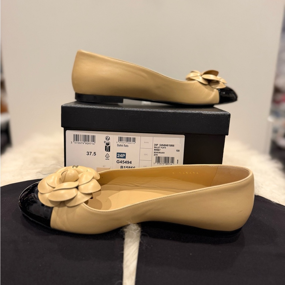CHANEL Beige Leather Ballet Flats with Black Patent Cap Toe and Camellia - Picture 5 of 5